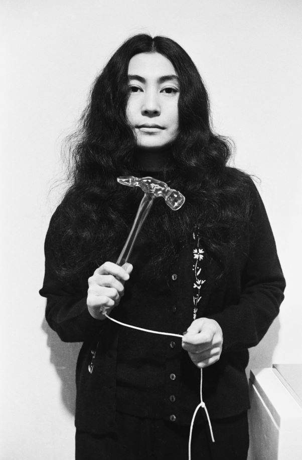 Yoko_Ono_with_Glass_Hammer_1967_from_HALF-A-WI.width-680